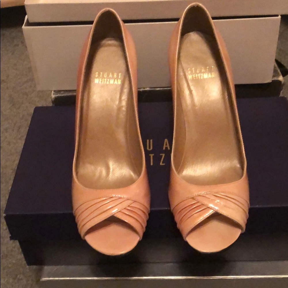 Stuart Weitzman   “Daphne” pumps